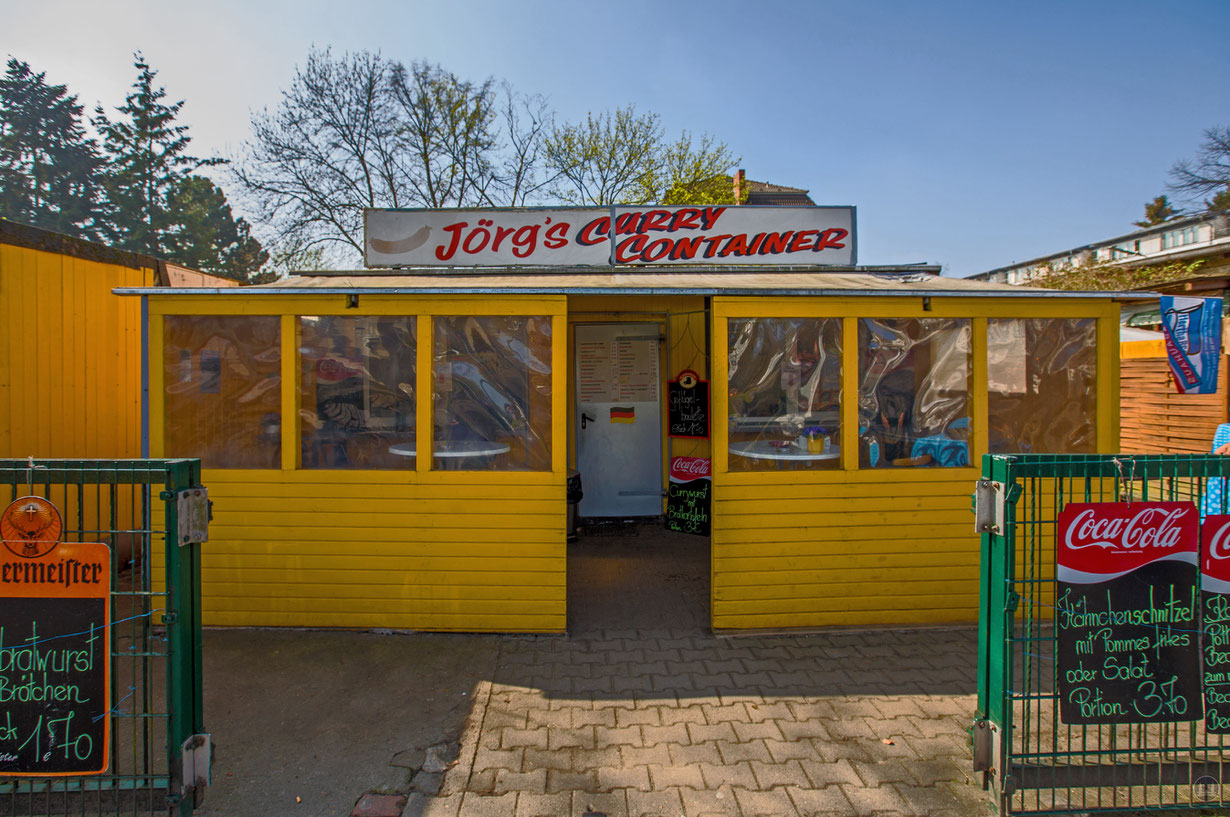 Jörg's Curry - Container in Marienfelde. Außenansicht.