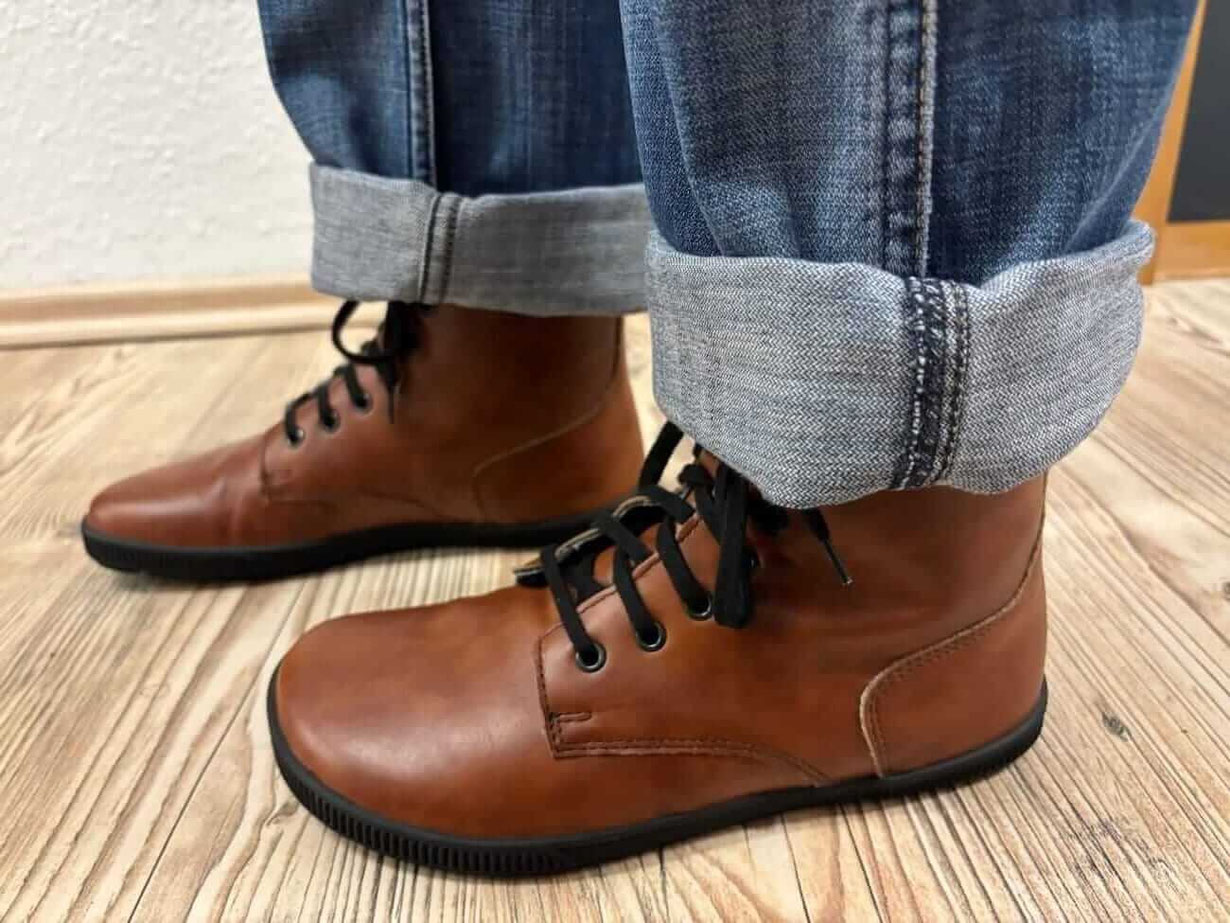 Testsieger Barfußschuhe Winter Modell Blizzard aus Leder Camel mit schwarzen Lammfell und schwarzer Sohle 