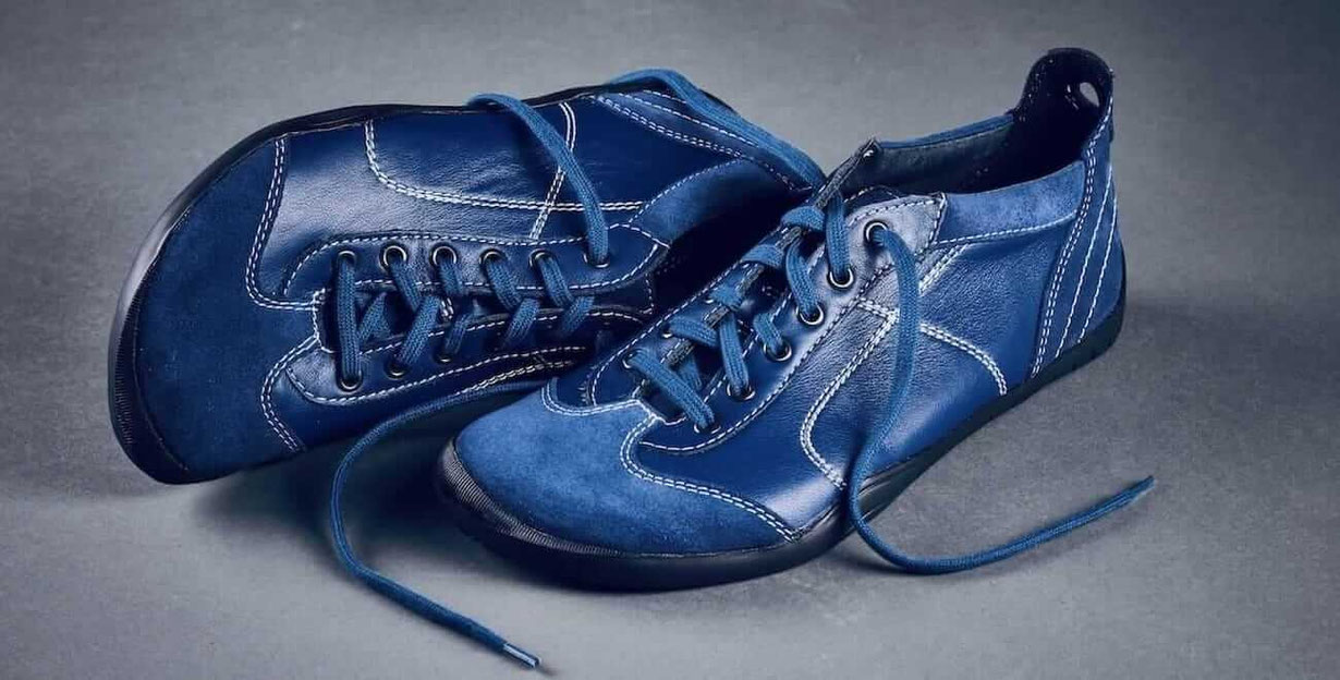 Barfußschuhe Modell Retro aus blauem Leder 