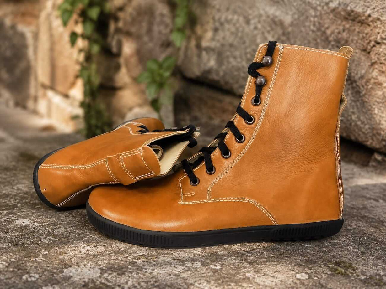 Barfußschuhe Damen Stiefel aus braunem Leder mit weißen Nähten