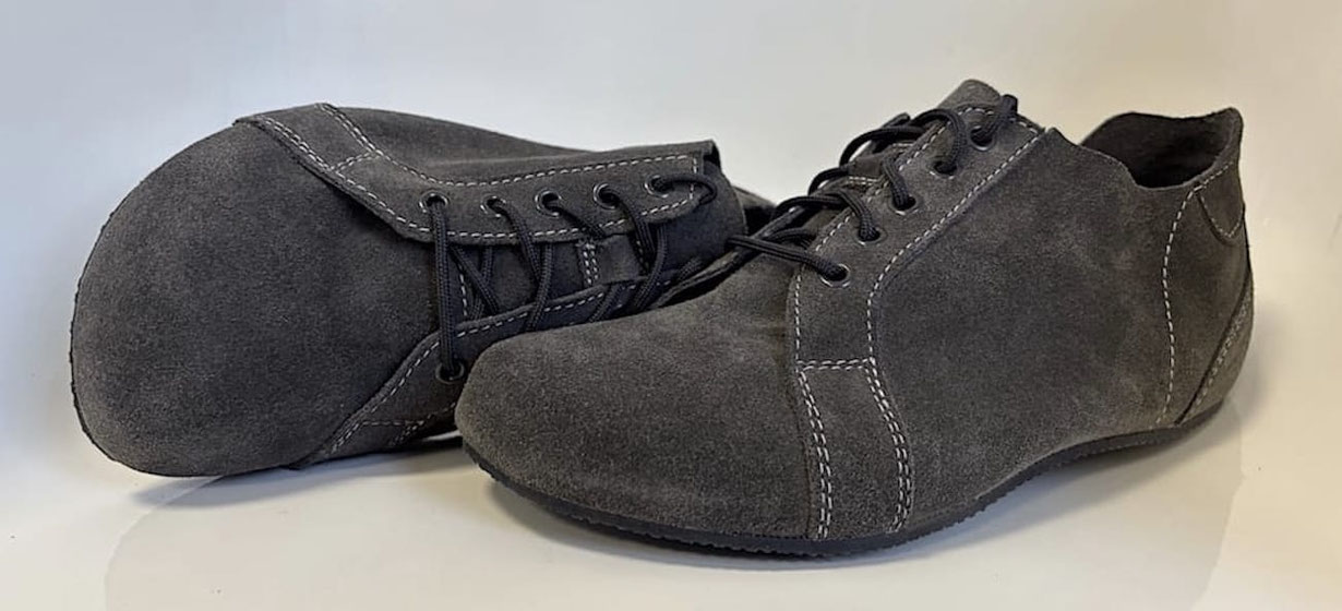 Graue Wildleder Barfußschuhe mit weitem Einstieg für Hallux Valgus