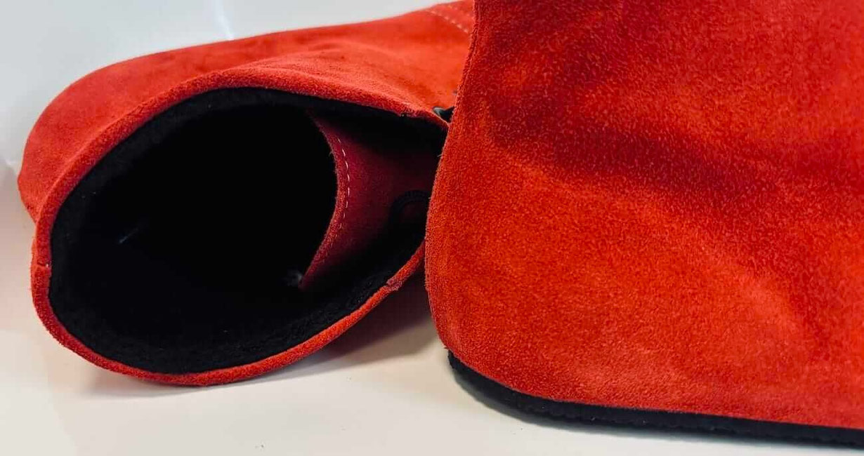 Barfußschuhe aus rotem Wildleder