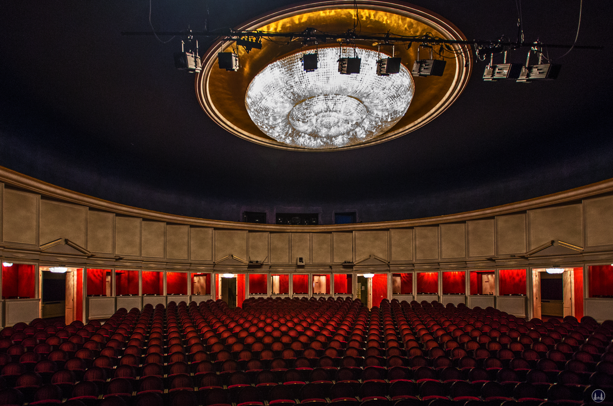 Ist Denkmalschutz nur ein anderer Begriff für Bauerwartungsland? Theater am Kurfürstendamm. Blick in den historischen Zuschauerraum vor dem Abbruch.