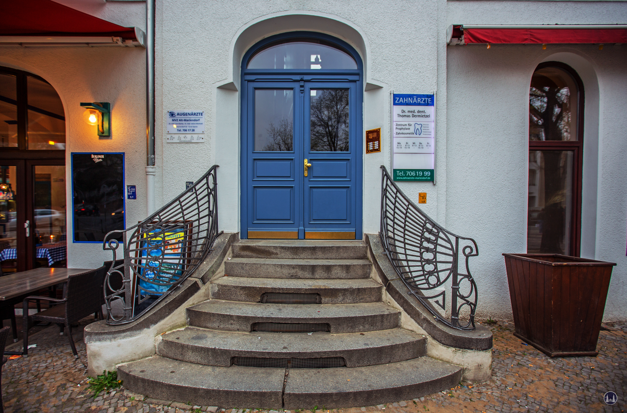 Jugendstil. Ein Haus in Berlin-Mariendorf. Ansicht der Freitreppe.