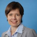 Portrait de Susanne Ulbrich Zürni devant un fond gris