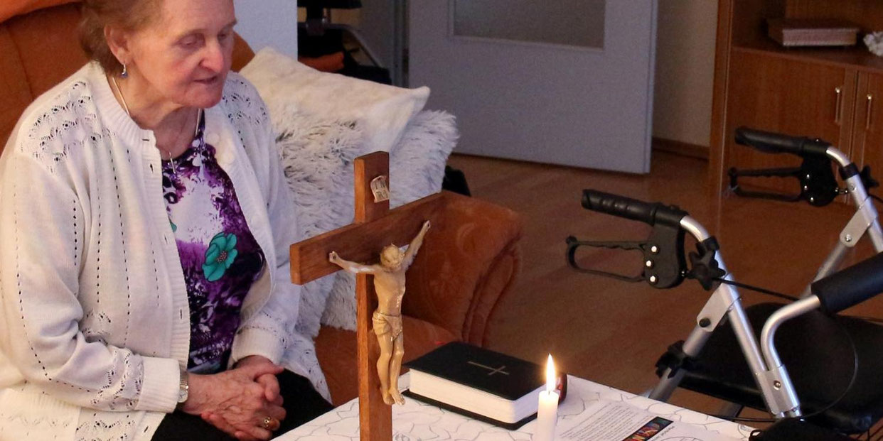 Gottesdienste im gewohnten Umfeld sind für dementiell Erkrankte wichtig. Foto: © peter_weidemann_pfarrbriefservice
