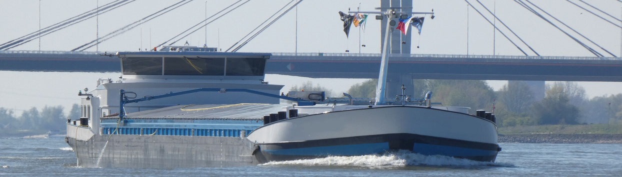 Nederland en zijn Waterwegen: Het Kloppende Hart van de Europese Binnenvaart