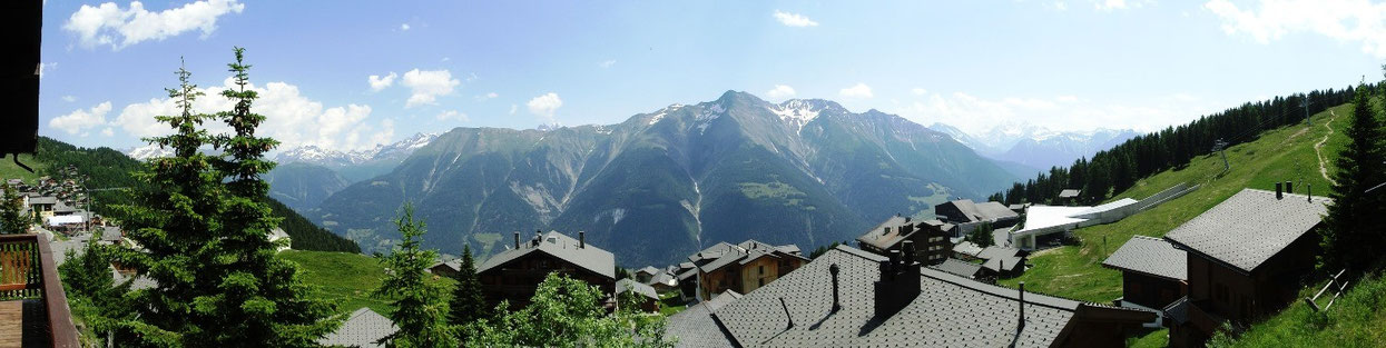Panorama Balkon Chalet Balfrin Sommer