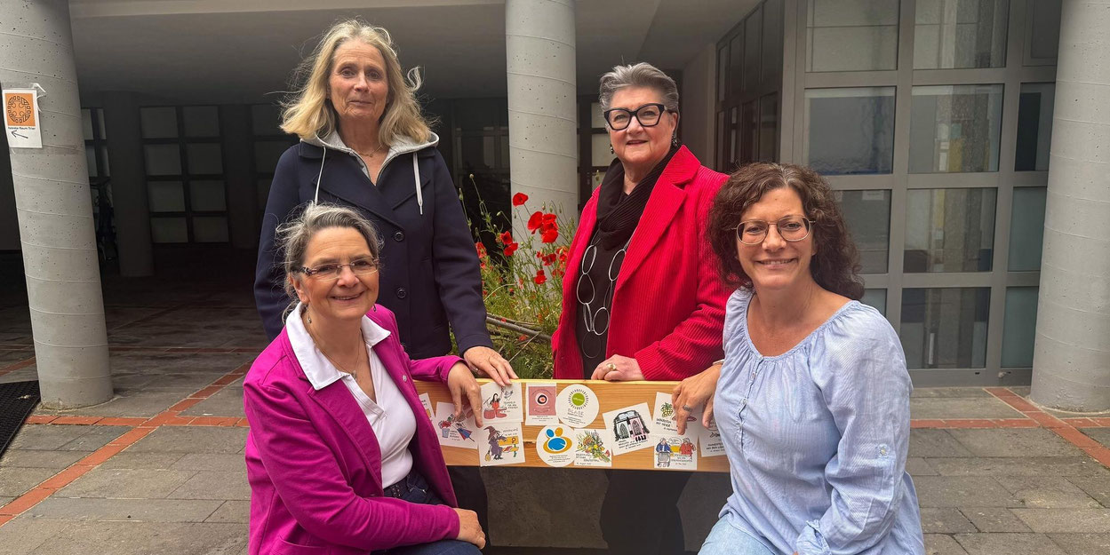 Das Projektteam Clara Brittner, kfd, Gemeindereferentin Silvia Schmitz-Metzler, Petra Löwenbrück, kfd, und Pastoralreferentin Nicole Hau-Grommes (von vorne links im Uhrzeigersinn). © Kathrin Schmitt