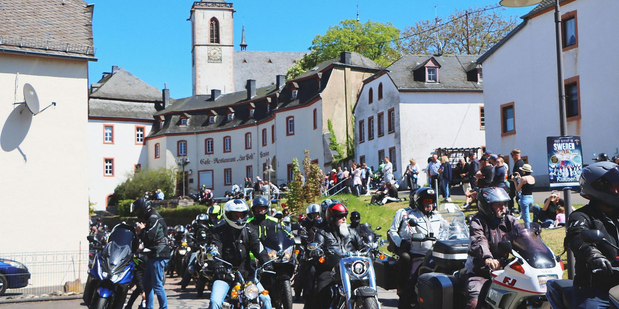 Die Marienwallfahrtsstätte zog wieder einmal hunderte von „Bikern“ an. Foto: © Christina Bents