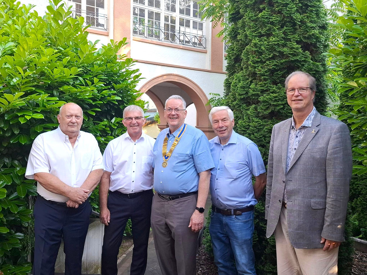 Präsident Fritz Hense und sein Vorstand freuen sich auf zahlreiche Aktivitäten im neuen rotarischen Jahr. Foto: Tatjana Hense