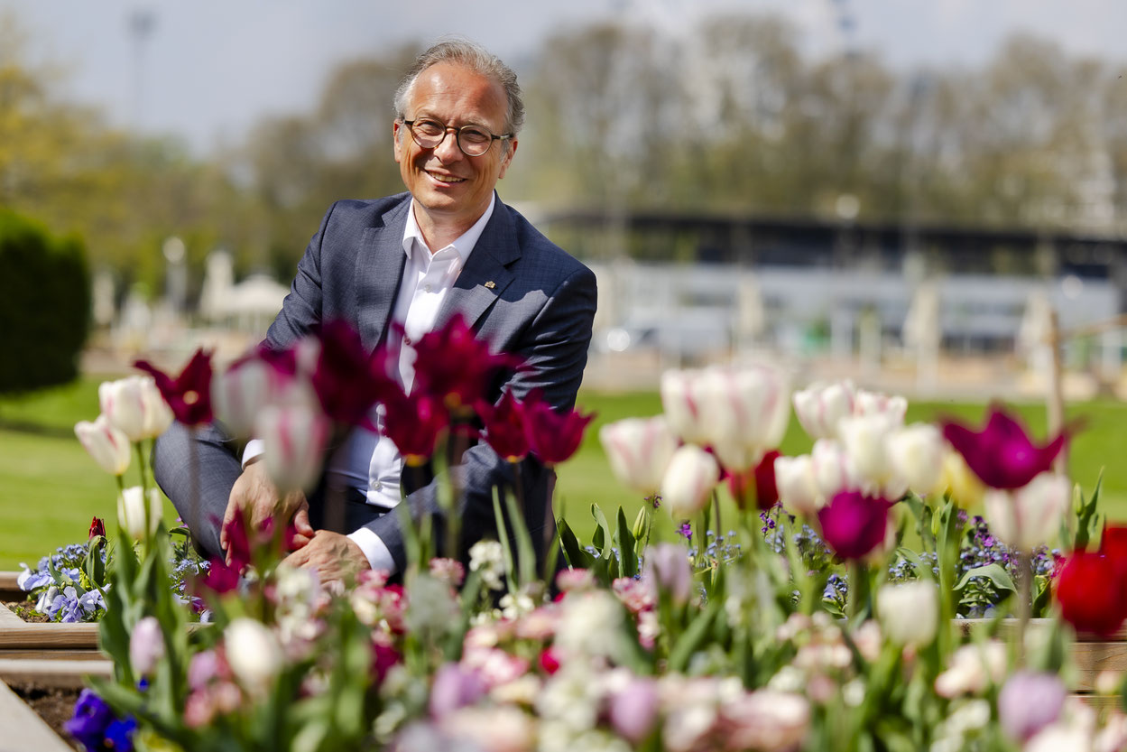Bürgermeister Reiner Breuer hatte die Idee zur Landesgartenschau und auch die Galopprennbahn in Neuss in einen Stadtpark umzugestalten. Credits: LAGA Neuss 2026 GmbH & Anne Orthen