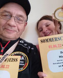Zoey und Helmut Niehoff bei der Siegerehrung "Sommersch(w)eiß 2022"