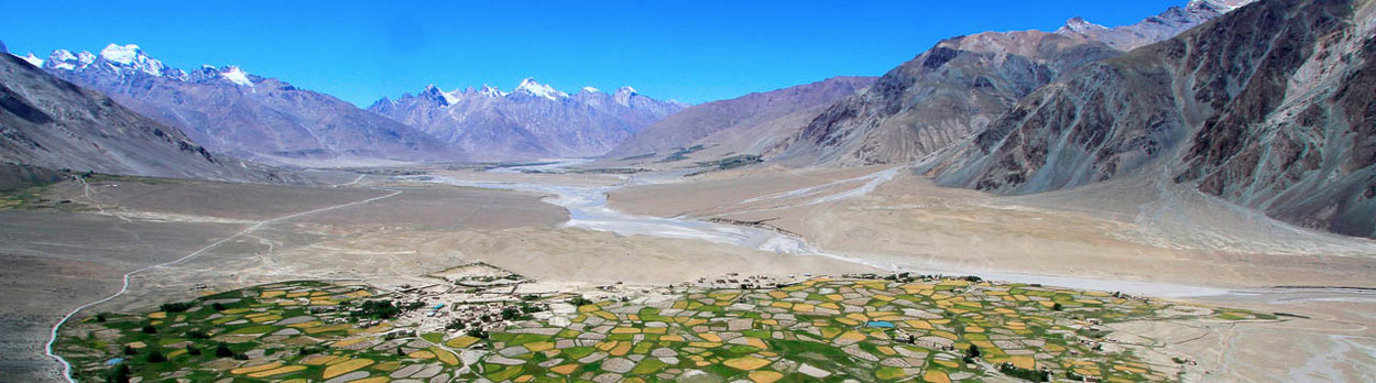 Dorf Stongde im Tal von Padum in Zanskar - Trekking-Reise durch Zanskar