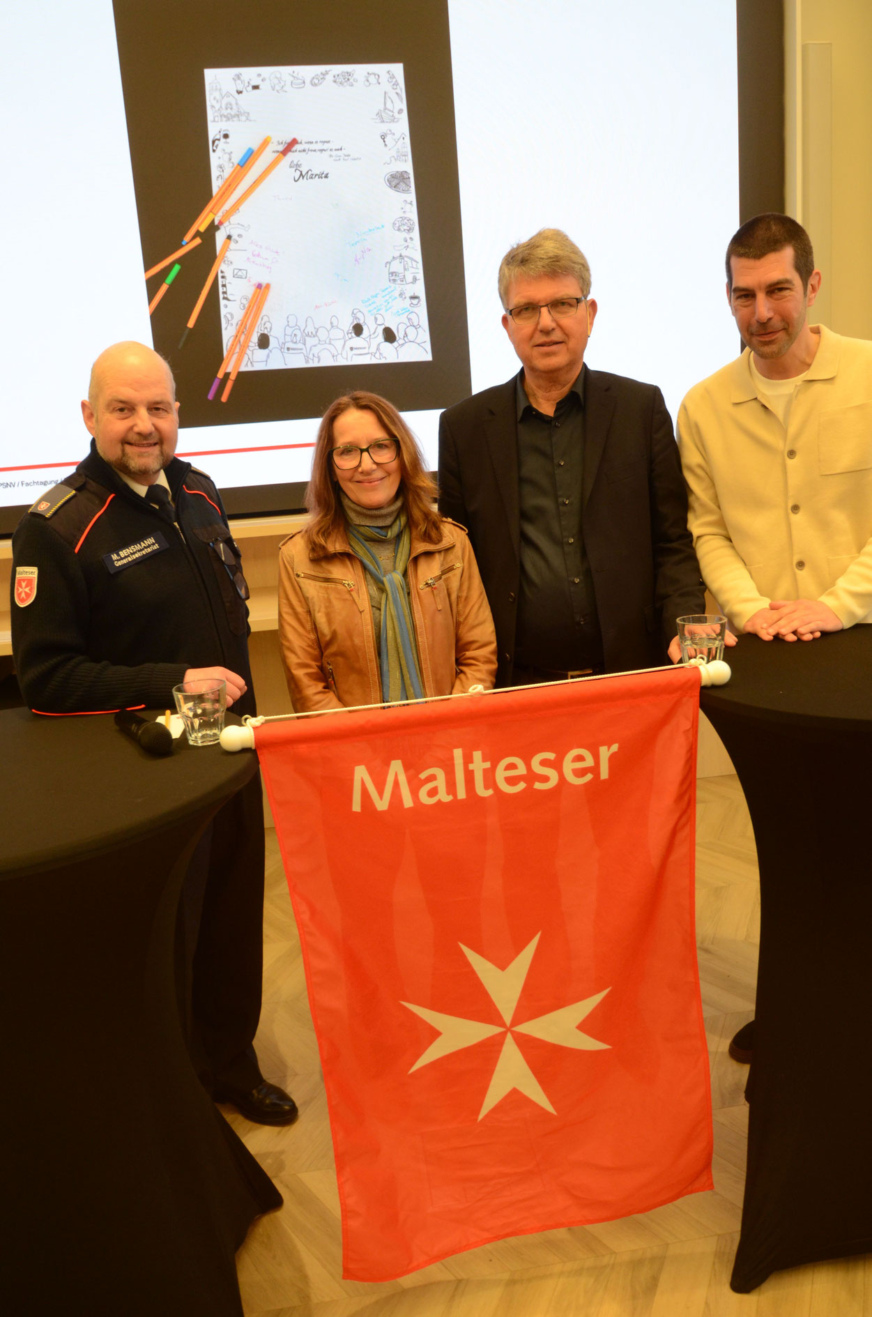 Malteser Markus Bensmann diskutierte am Sonntagmittag mit Professorin Dr. Barbara Juen, Pfarrer Dr. Uwe Rieske und dem Stadtkämmerer von Hannover, Dr. Axel von der Ohe (von links); Bildquelle: Boes/Malteser