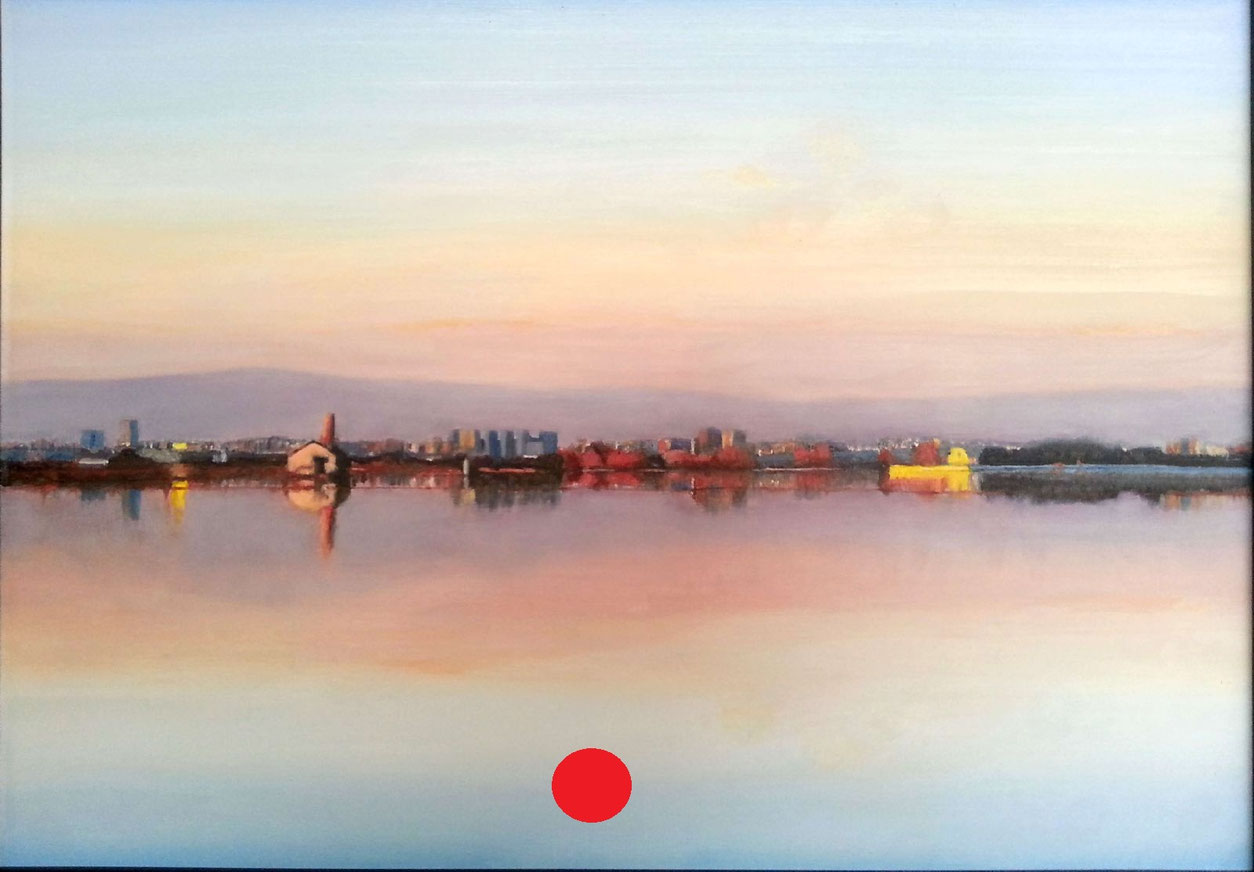 Atardecer en Alfafar con edificios reflejados en el agua, cielo rosado y tonos cálidos sobre la Albufera.