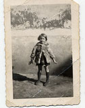 diane, la petite orpheline de la guerre parce que son papa n'avait pas voulu aller au "STO" et s'étant sauvé dans les bois, il a fini par être blessé et il en est mort laissant sa petite môme de 10 mois et sa compagne bien aimée qui mourra de chagrin