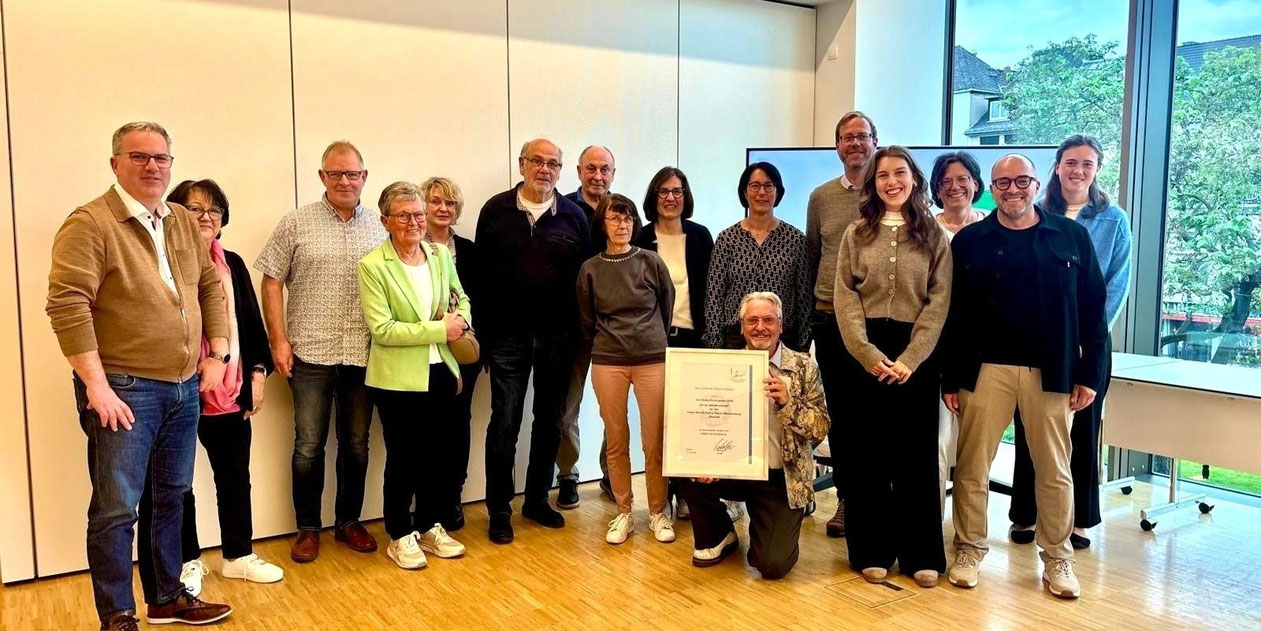 Das 'Team Bleidenberg' freut sich über den Kulturförderpreis des Landkreises Mayen-Koblenz. Foto: © Annette Wehling