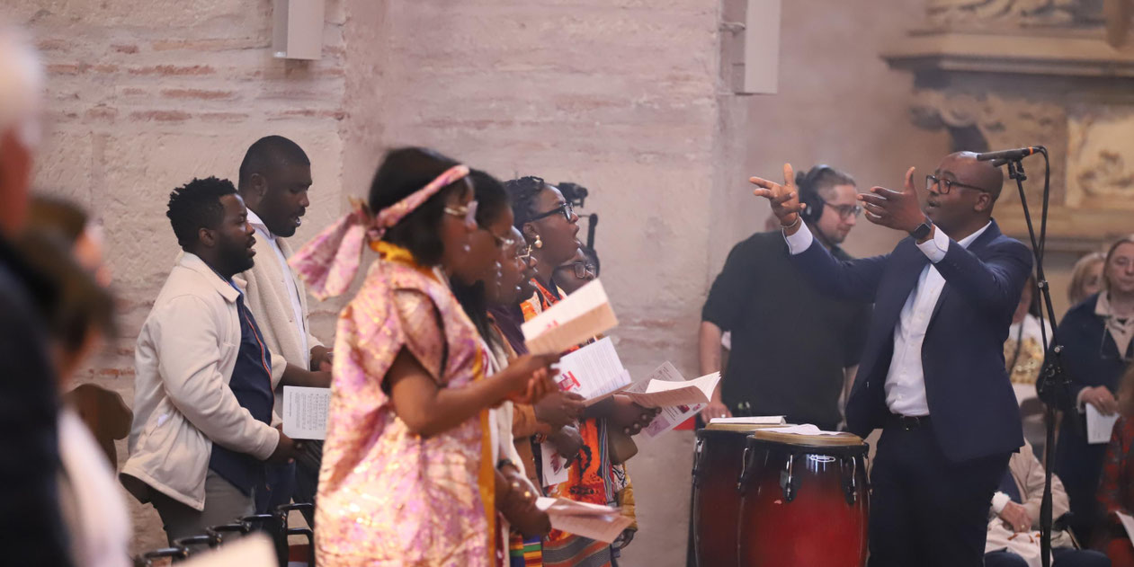 Muttersprachliche Gemeinden beim Musizieren im Trierer Dom. Foto: © Luca Peranni
