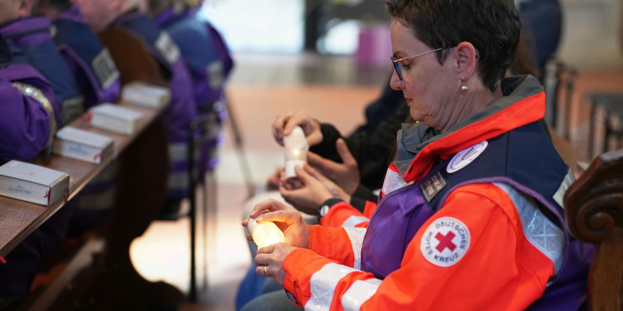 Dank an die Blaulichtfamilie - Ökumenischer Gottesdienst und Friedensgebet. Foto: © Stefan Endres