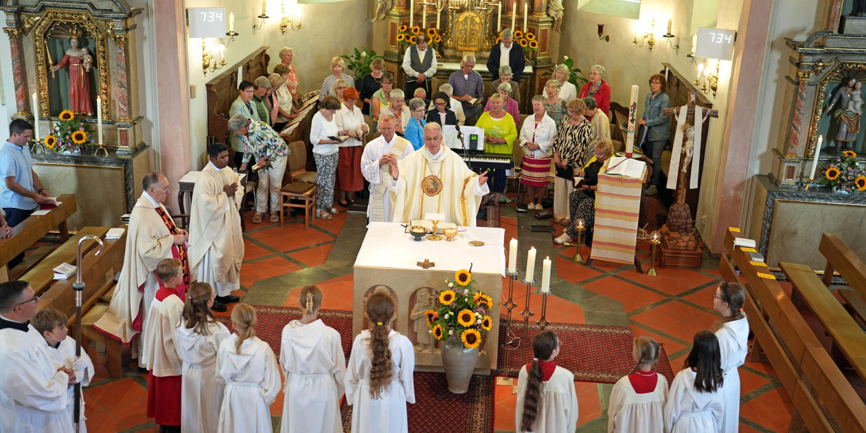 Der Patronatsgottesdienst mit Weihbischof Jörg Michael Peters fand zur Mitte der Festwoche in der Kirche St. Stephanus in Faid statt. Foto: © Stefan Endres