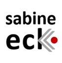 Das Bild zeigt das Logo mit dem stilisierten Schriftzug Sabine Eck
