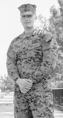 功績勲章を受けたバウマン軍曹=在日米国海兵隊報道部提供