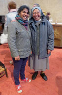 Sr Jane, avec Marie-Divva qui était aux JMJ avec le P. Loïc