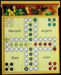 Das beliebte Original-Spiel  Mensch ärgere Dich nicht  (Nr. 601 1006) (Reisespiel mit seitlichen Spielmaterialfach)