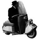 Scooter Bernardet avec homme au chapeau 