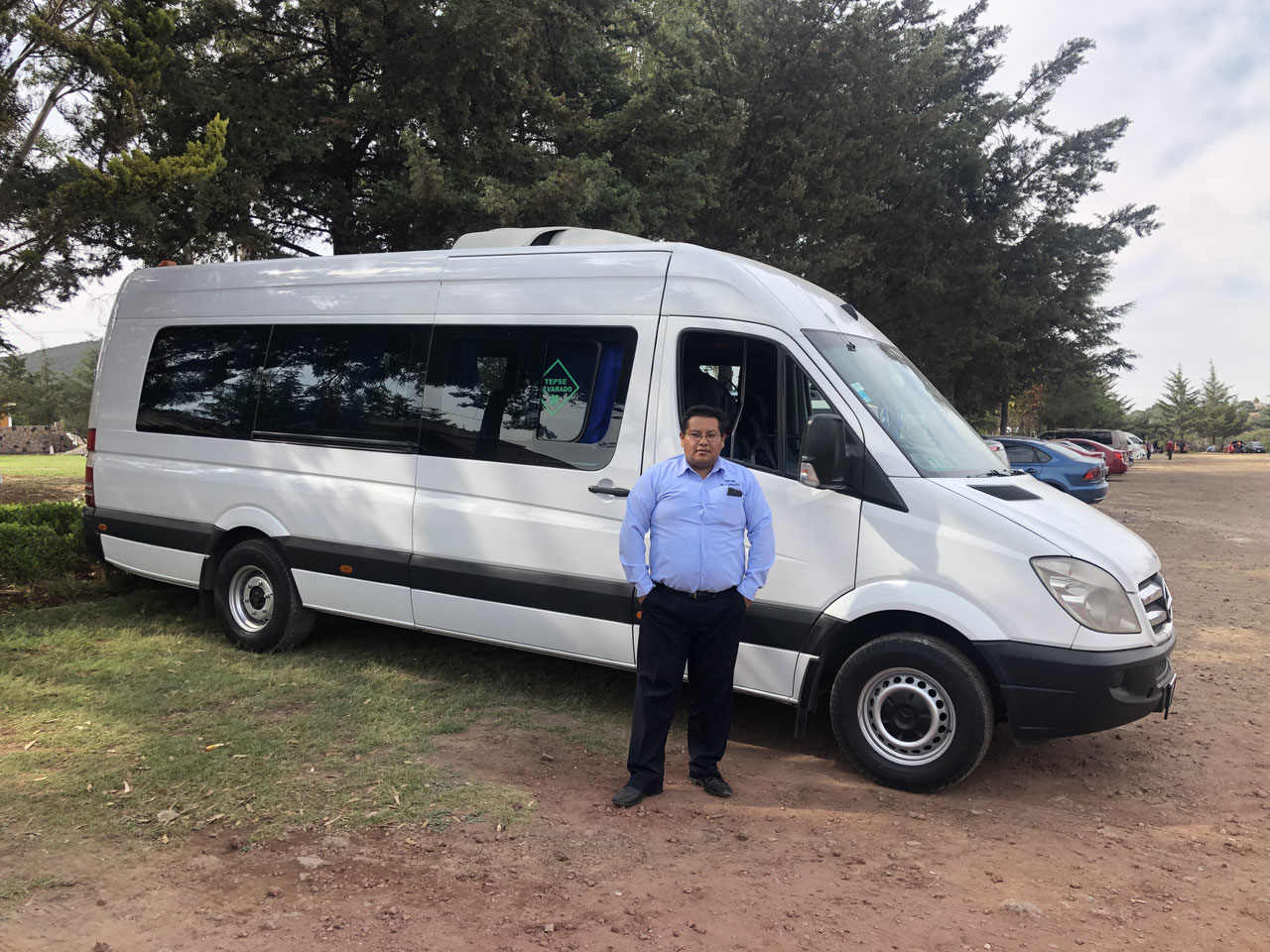 Renta de de turismo con chofer profesional. Transportes