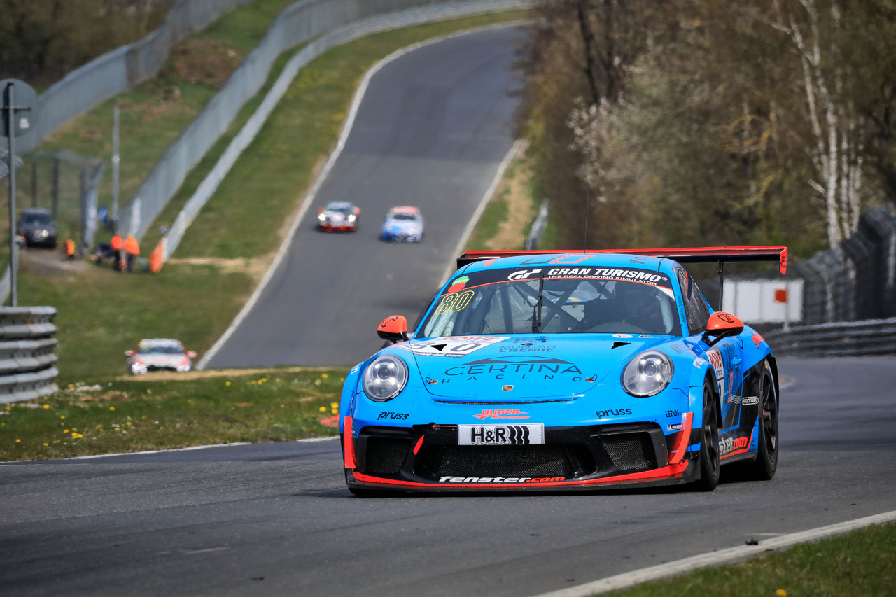 Huber Motorsport mit zwei Porsche beim 24h Rennen auf dem ...