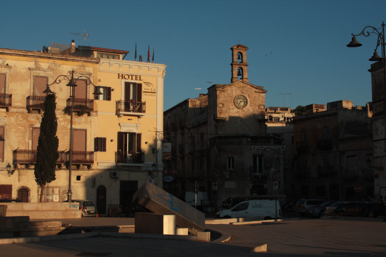 Taranto (Tarent) Die Möglichkeit einer Insel Das Meer und Apulien