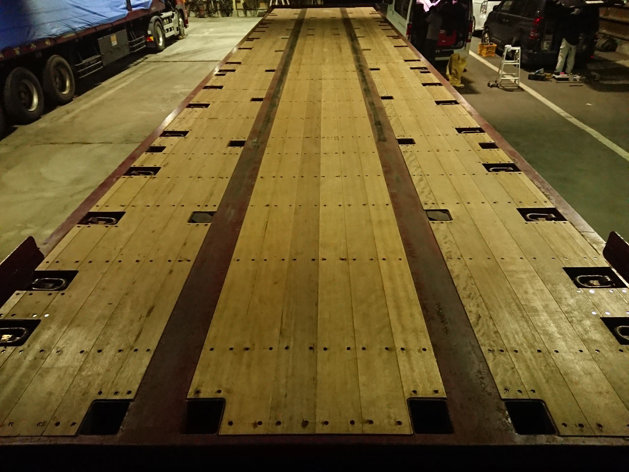 2019年11月施工事例 トラック トレーラー 荷台板 張替え工事・建築改修工事全般 株式会社サンデフト 2019年11月施工事例 トラック トレーラー 荷台板 張替え工事・建築改修工事全般 株式会社サンデフト