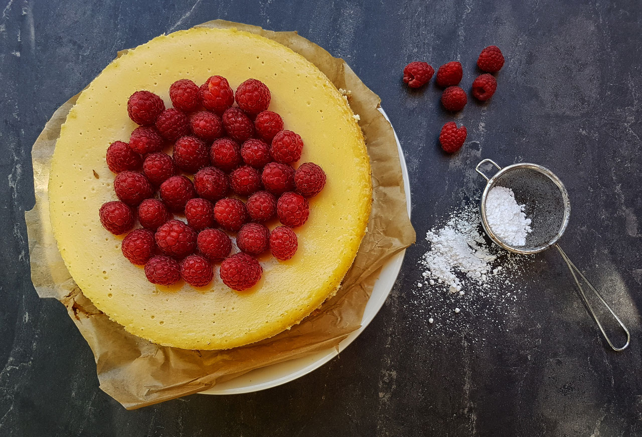 Rezept für New York Cheescake mit Himbeersauce / Käsekuchen Klassiker
