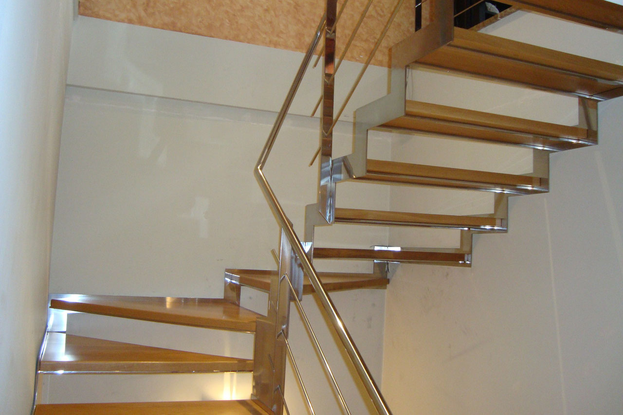 Escaleras metalicas exterior - Escaleras Laravid : Trabajos en Acero