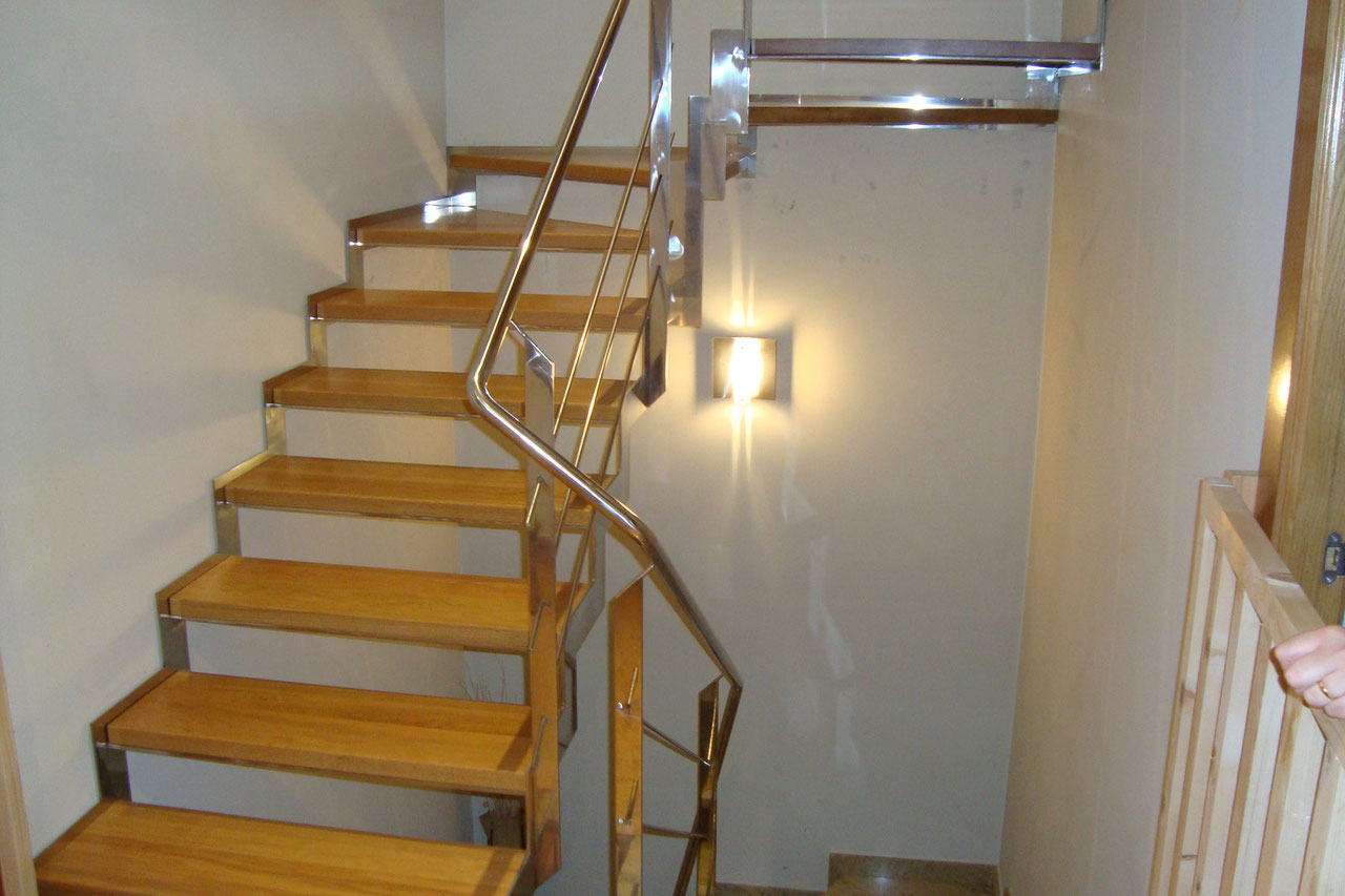 Escaleras metalicas (fabricacion y montaje) - Escaleras Laravid