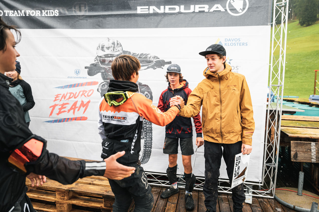 MONDRAKER ENDURO TEAM in Davos Über 180 MountainbikeTeams genießen