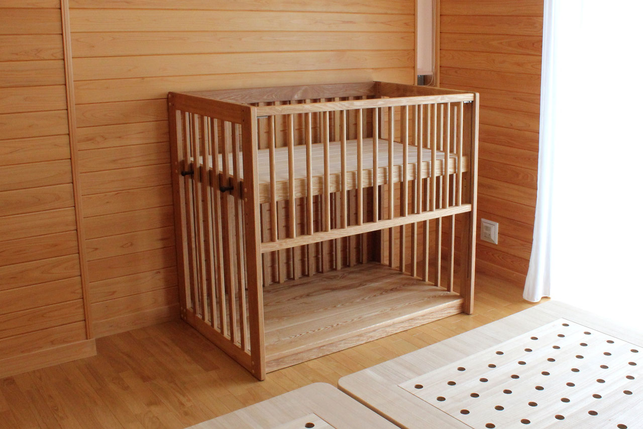 将来は学習机にもなるベビーベッド（八王子市・U様邸） 神奈川の家具工房ひょうたん蔵