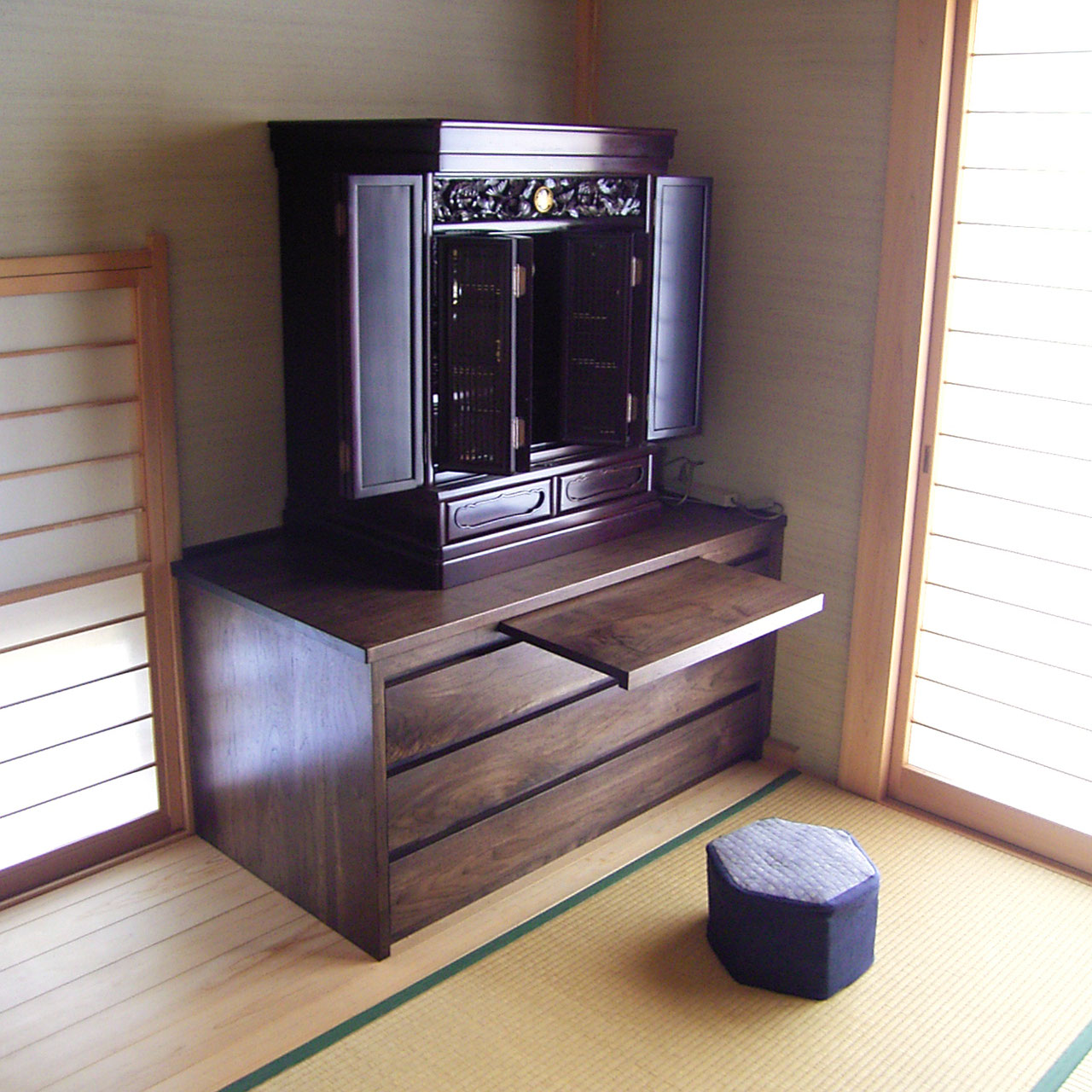 仏壇の下台として使うウォールナットのチェスト（鎌倉市・K様邸） - 神奈川の家具工房ひょうたん蔵