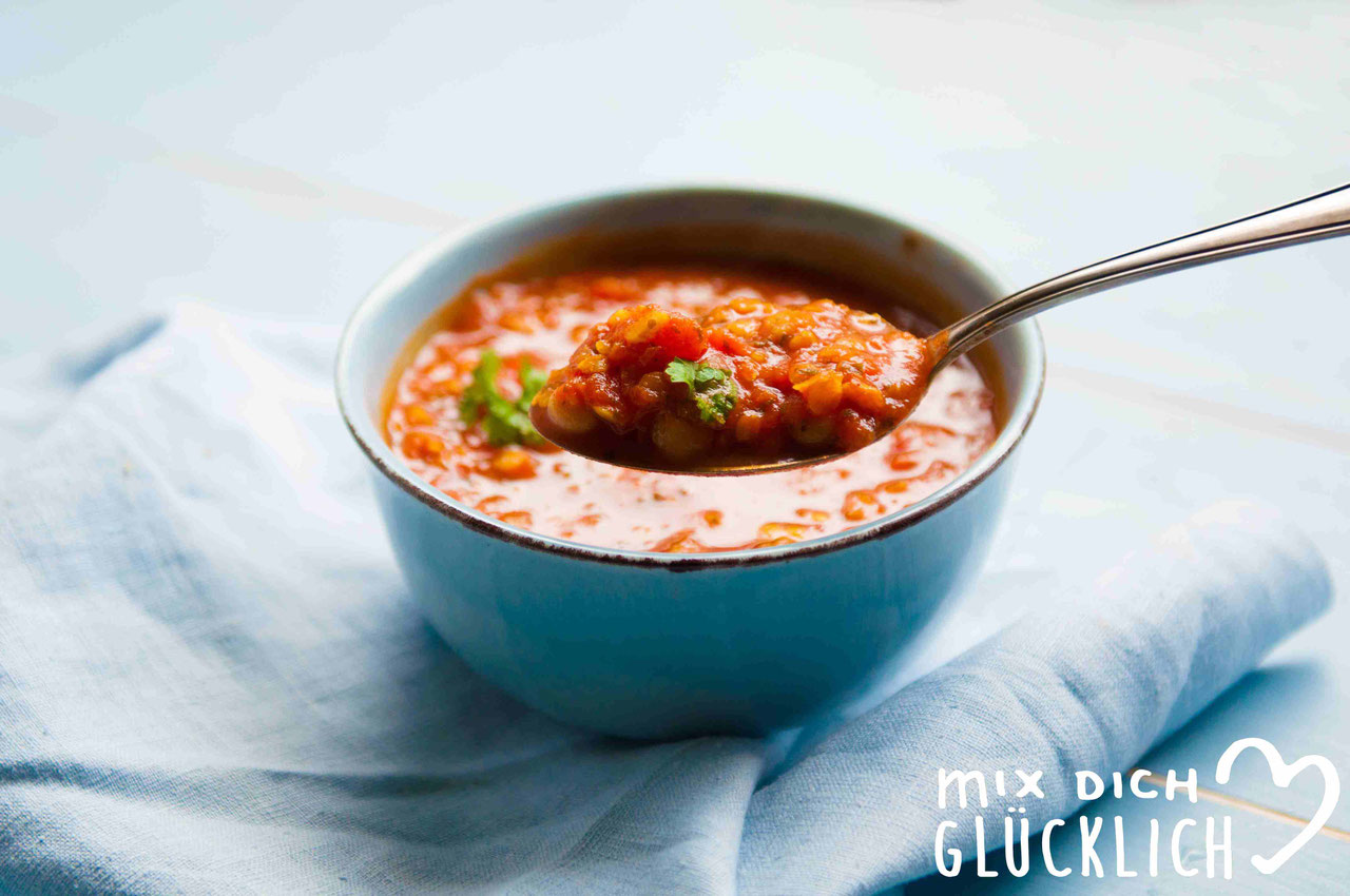 Tomatensuppe. Mit Linsen und Kichererbsen. - mix dich glücklich ... Tomatensuppe. Mit Linsen und Kichererbsen. - mix dich glücklich ...