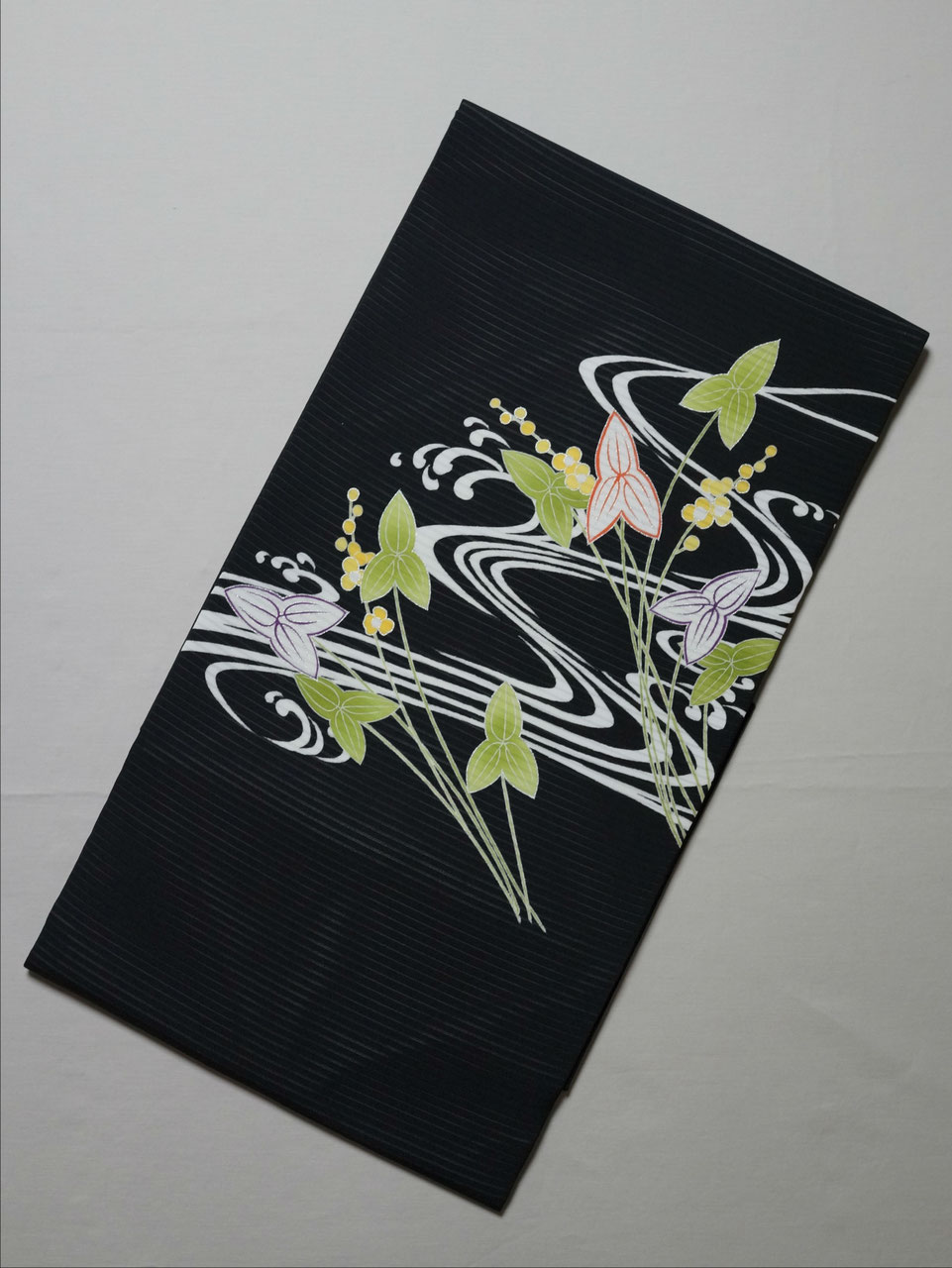 絽塩瀬・黒地に流水、沢潟 - 趣味のきもの 長吉呉服店