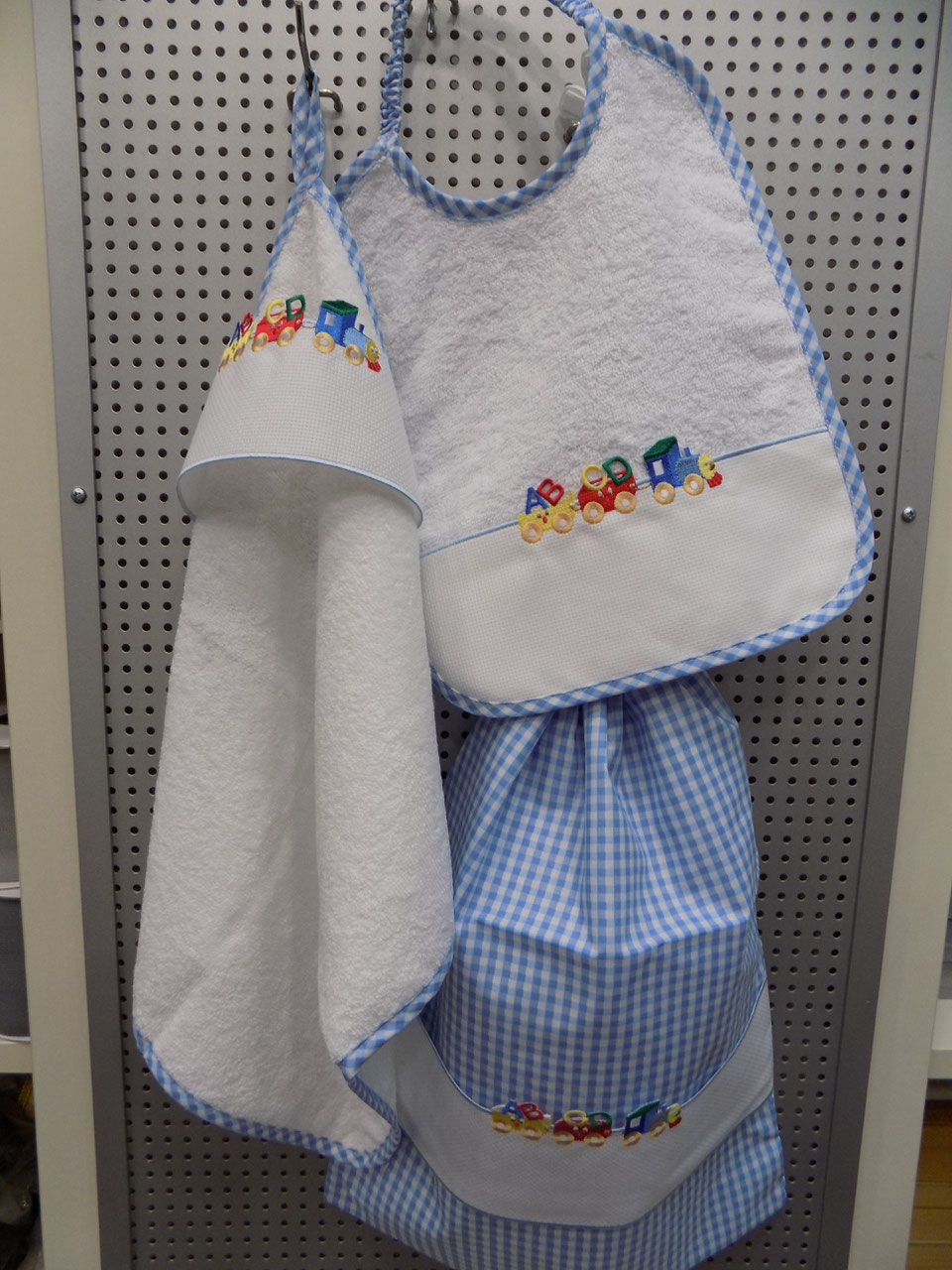 SET ASILO SCUOLA MATERNA 3 BAVAGLIE BAVAGLINI BAVETTE DA BAMBINA CON INSERTO IN TELA AIDA 3 SALVIETTE 100/% COTONE PRODUZIONE ITALIANA