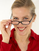 Datewoman Nora mit Brille