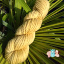 laine mérinos alpaga fil à tricoter pour bonnet et écharpes, coloris jaune d'or, fabriquée en france, merino, alpaca