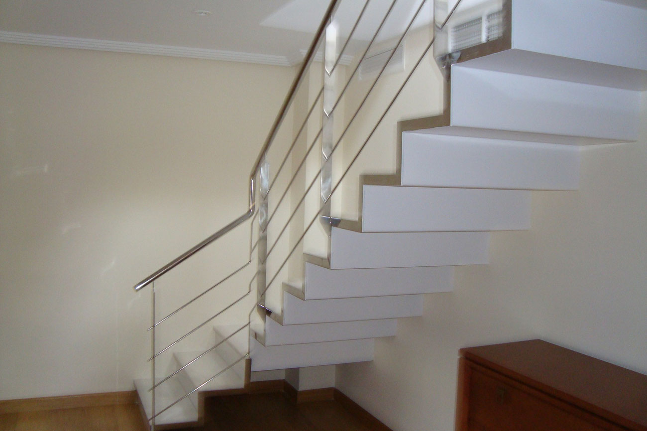 Escaleras metalicas exterior - Escaleras Laravid : Trabajos en Acero