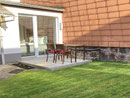 Terrasse mit Sitzgelegenheit
