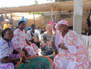 Carla con Ibrahima SECK in loco con le donne della pesca à Hann