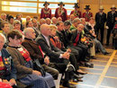 Wegen des Regens wurden die Feierlichkeiten in den Festsaal verlegt.