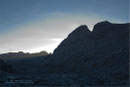 Die Schönfeldspitze ragt als spitzer Zahn in den Himmel. Der Aufstieg scheint ziemlich steil zu werden...